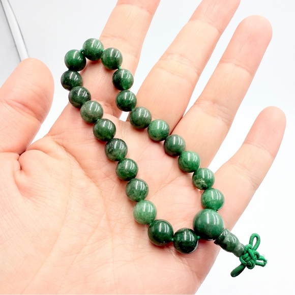 Handmade Jewelry - Elegant Green Nephrite Jade Bead Bracelet